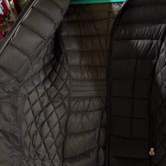 Michael Kors NWOT three-quarter puffer jacket with storage bag black size large - Picture 9 of 9